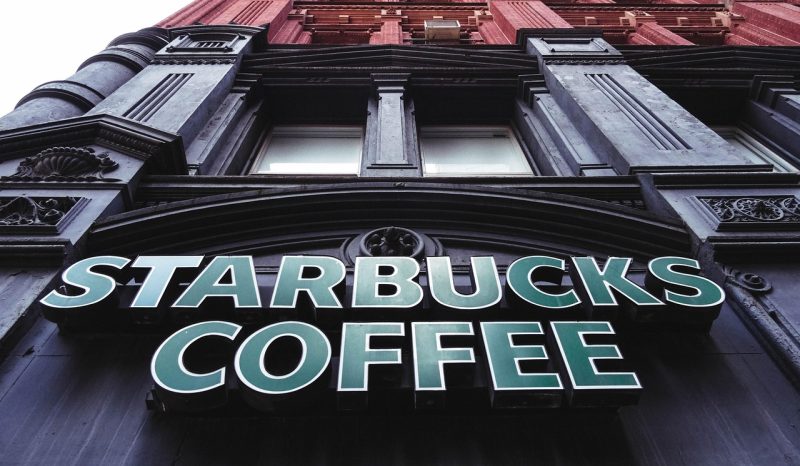 星巴克如何通过“借钱”来赚钱？    ｜ John Paul-鼓腹而游